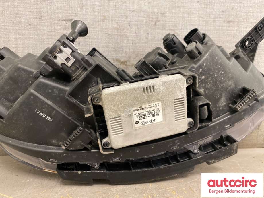 Frontlykt venstre halogen til Kia e-Soul 2019-->> (Type III)  (KIA|92101J 2020|)