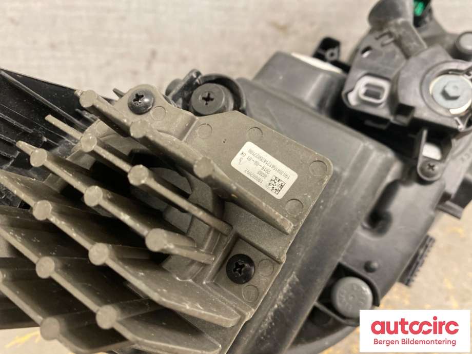 Frontlykt venstre halogen til Kia e-Soul 2019-->> (Type III)  (KIA|92101J 2020|)