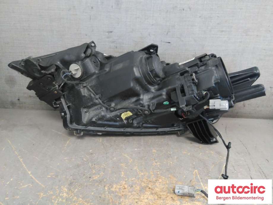 Frontlykt høyre halogen til Mitsubishi Outlander 2015-->> (Type III, Fase 2) (MITSUBISHI|8301C854||8301CB-54)