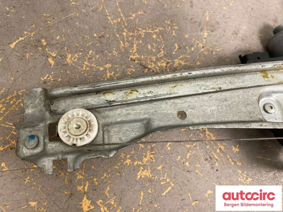 Ruteheis høyre til Peugeot 2008 2013-2019 (Type I)  (PEUGEOT|96 731 541 80||0 130 822 698)