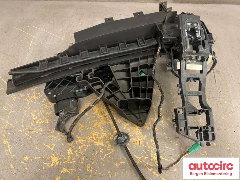 Låsekasse høyre foran til Ford Kuga 2008-2012 (Type I)  (FORD|8V4A-S21812-FA|1523317|)
