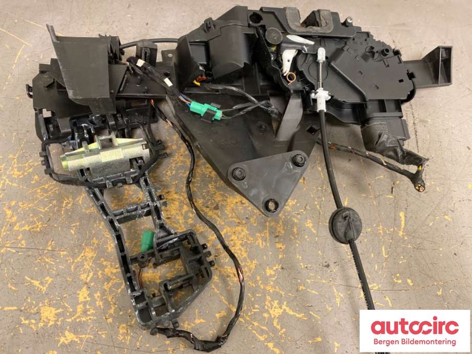Låsekasse høyre foran til Ford Kuga 2008-2012 (Type I)  (FORD|8V4A-S21812-FA|1523317|)