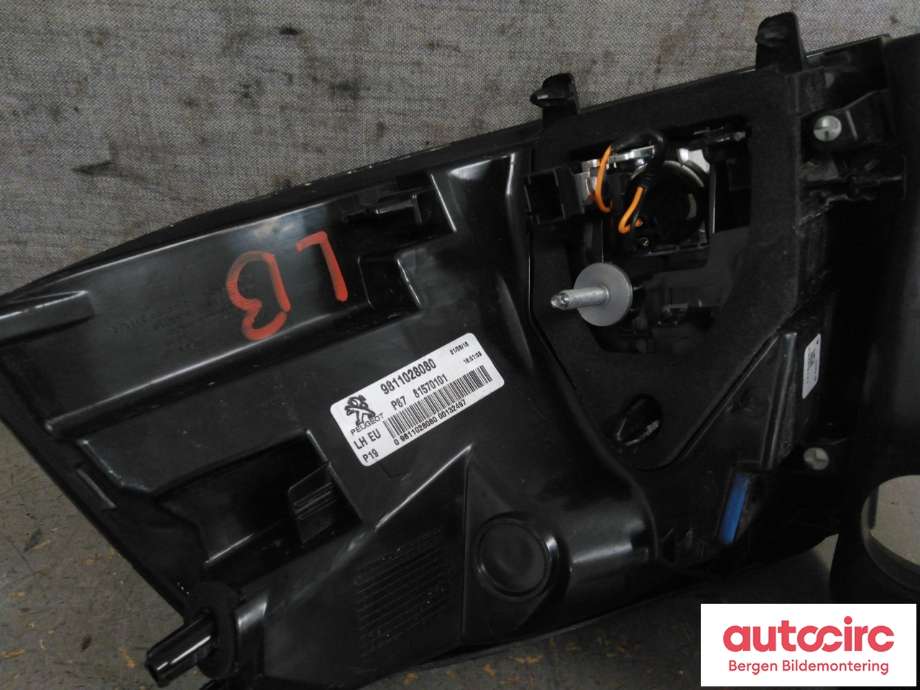 Baklykt venstre til Peugeot 5008 2017-->> (Type II)  (PEUGEOT|98 110 280 80|)
