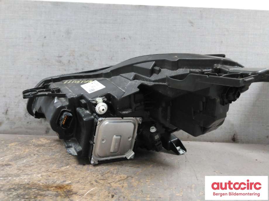 Frontlykt høyre halogen til Renault Captur 2020-->> (Type II) (RENAULT|260104525R|)