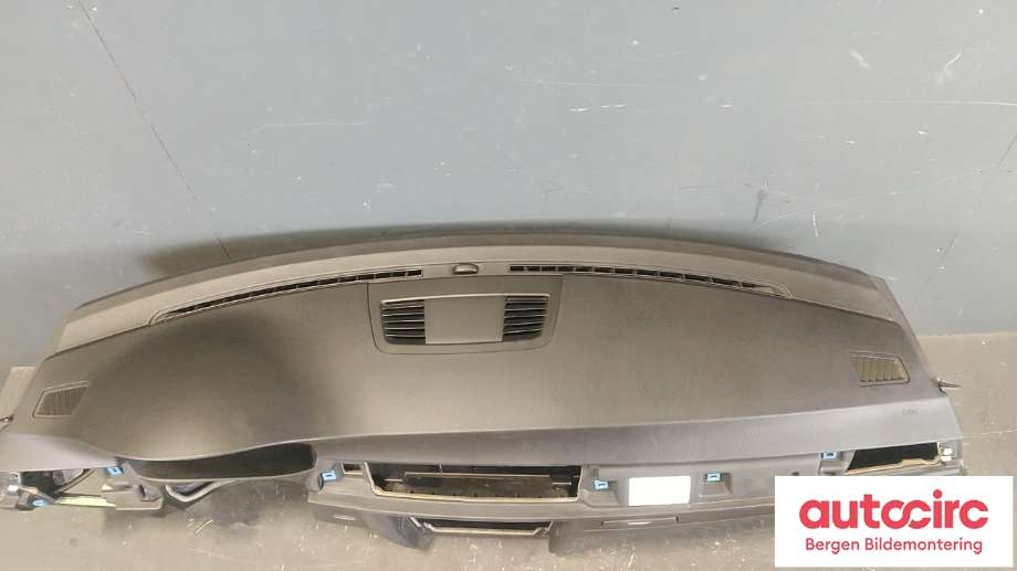 Dashbord til BMW 3-Serie 2005-2011 (E90/E91/E92/E93) (E90/E91/E92/E93) (BMW|51 45 7 155 768|)