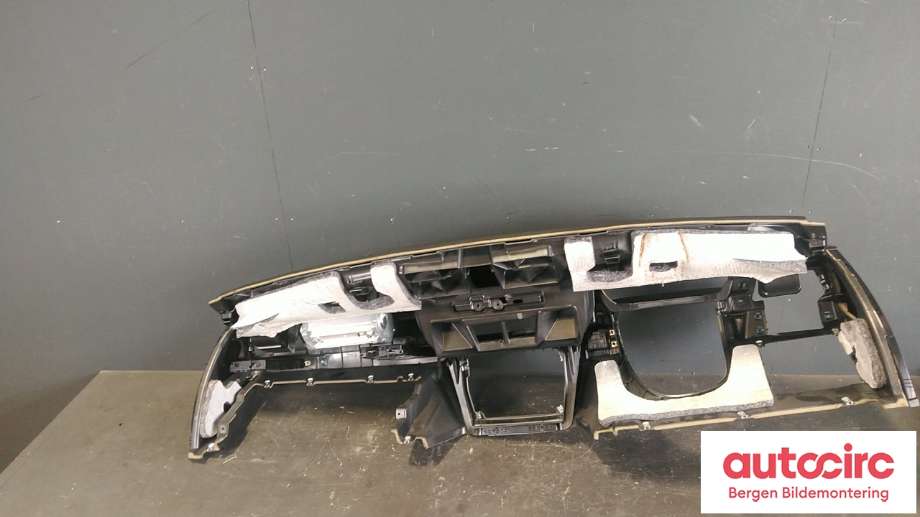Dashbord til BMW 3-Serie 2005-2011 (E90/E91/E92/E93) (E90/E91/E92/E93) (BMW|51 45 7 155 768|)