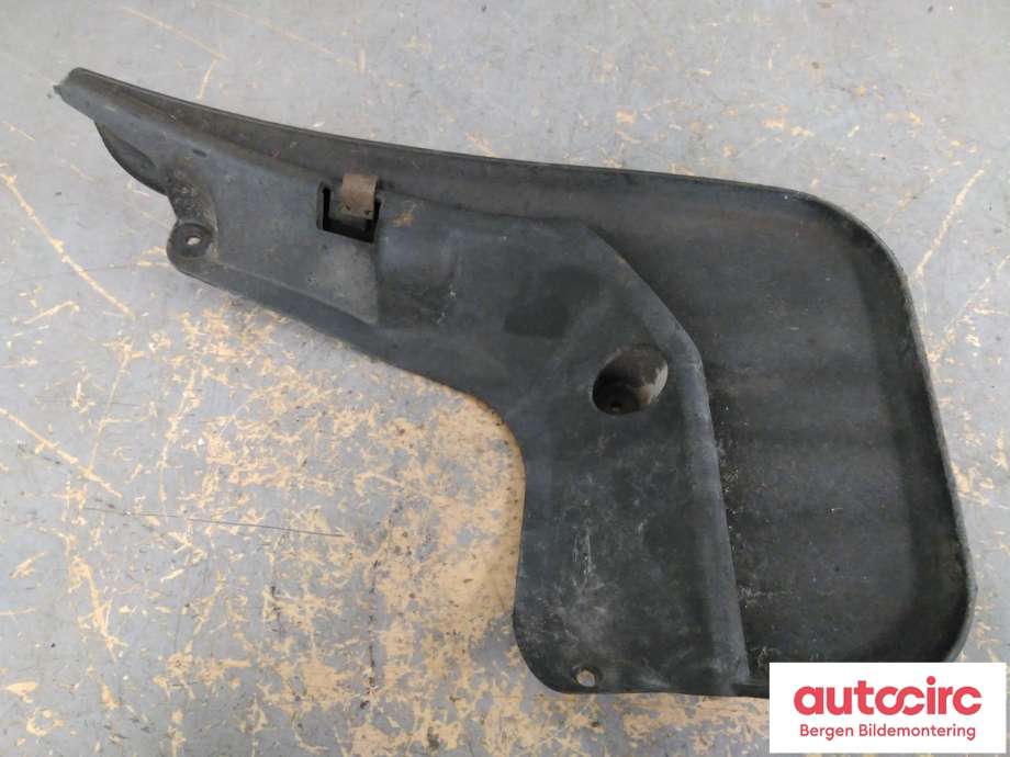 Skvettlapp til Ford Focus 2011-2014 (Type III, Fase 1)  (FORD|)