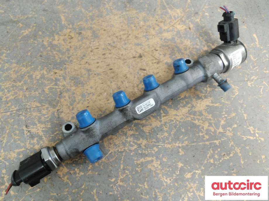 Dyseskinne (fuelrail) til VW Caddy, 2015-2020 (Type III, Fase 3) (VOLKSWAGEN|05L 130 089 H)