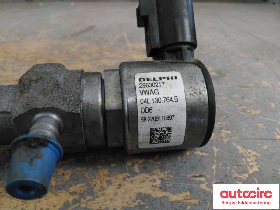 Dyseskinne (fuelrail) til VW Caddy 2015-2020 (Type III, Fase 3) (VOLKSWAGEN|05L 130 089 H||05L 130 089 J)
