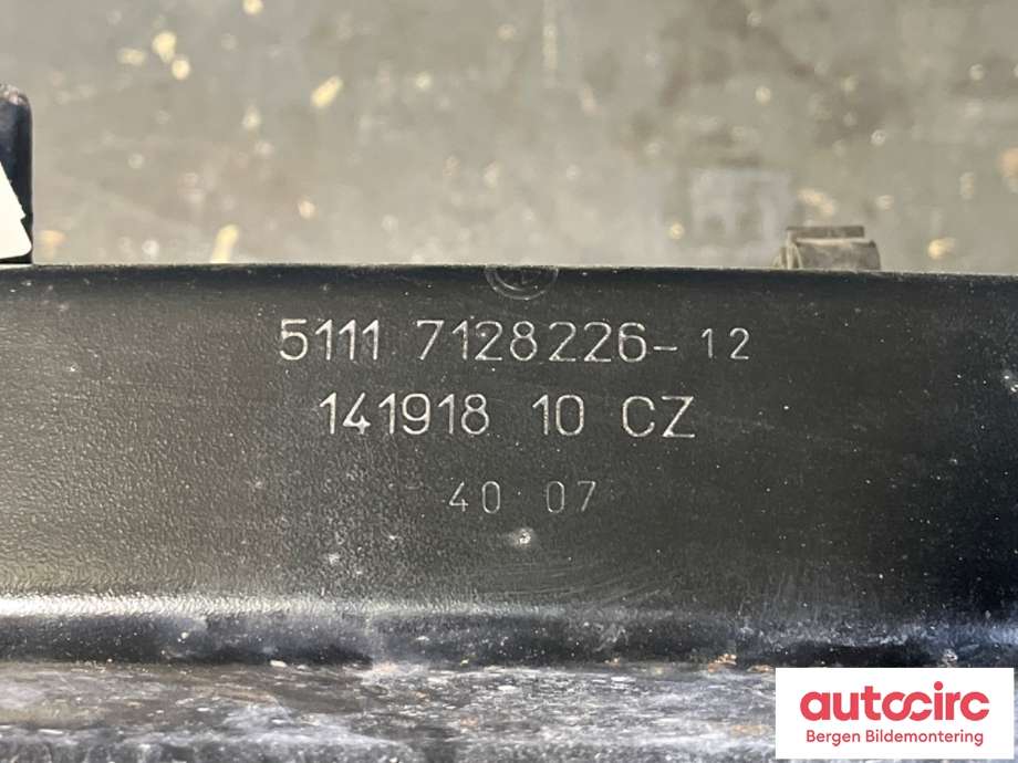 Støtfangerforsterkning foran til BMW 3-Serie 2005-2011 (E90/E91/E92/E93) (E90/E91/E92/E93) (BMW|51 11 7 267 671|)