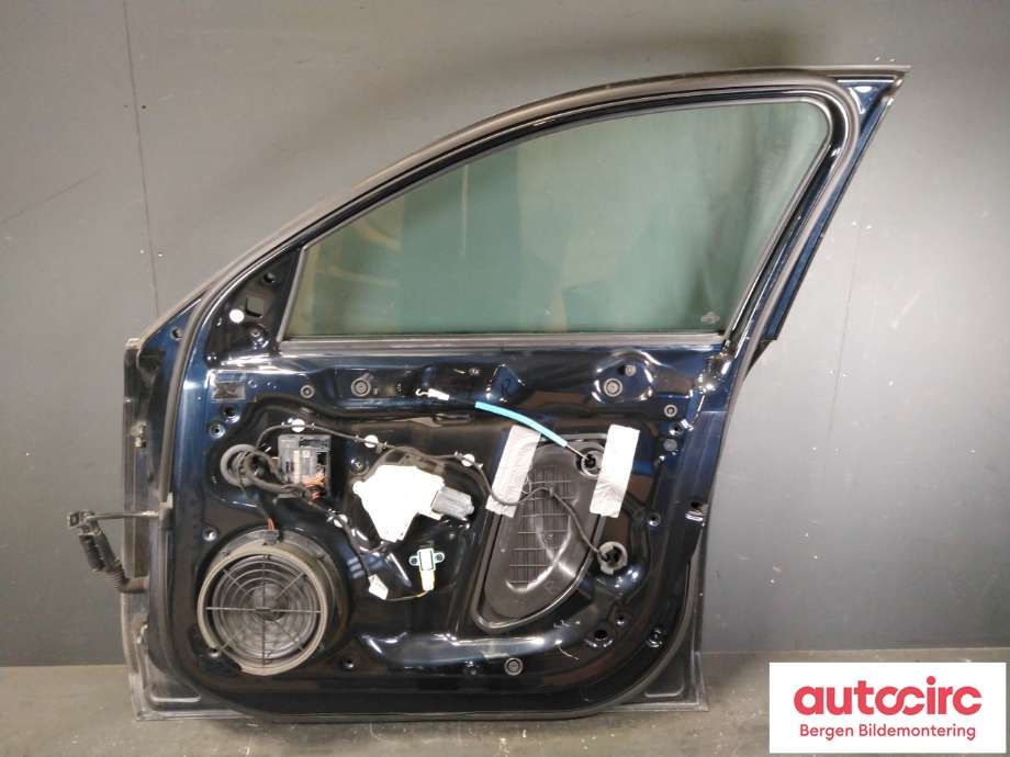 Dør høyre foran til Audi A4 2007-2014 (Type IV) (B8) (B8) (AUDI|8K0 831 052 J|)