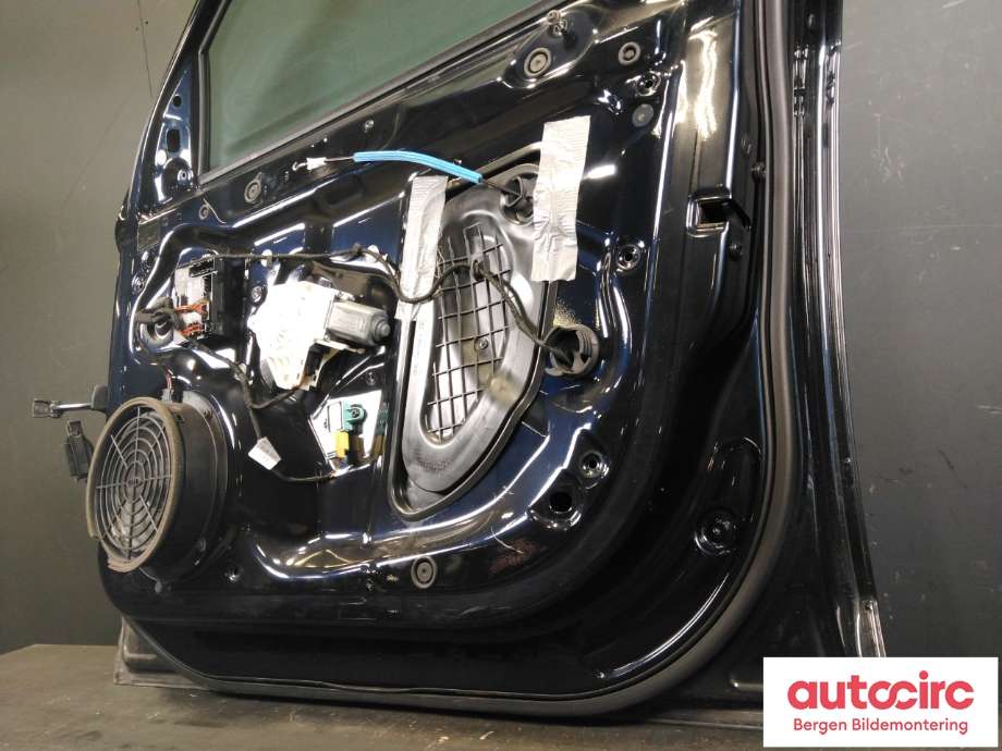 Dør høyre foran til Audi A4 2007-2014 (Type IV) (B8) (B8) (AUDI|8K0 831 052 J|)