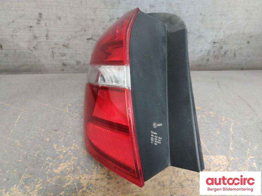 Baklykt venstre til Mercedes B-Klasse 2011-2018 (W246) (W246) (MERCEDES|A 246 906 87 00|)