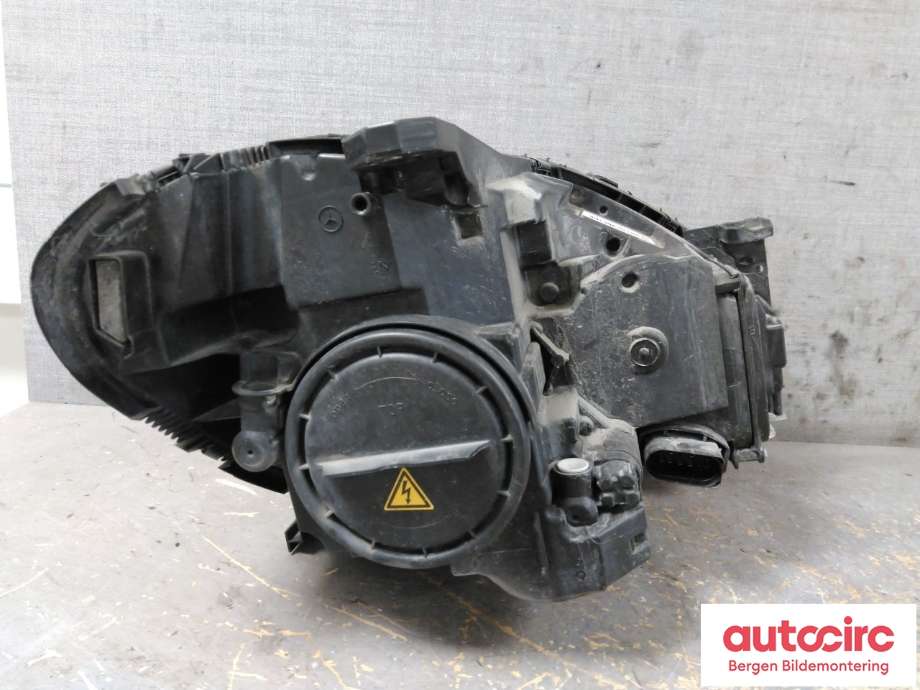 Frontlykt venstre halogen til Mercedes B-Klasse 2011-2018 (W246) (W246) (MERCEDES|A 246 820 01 39|)