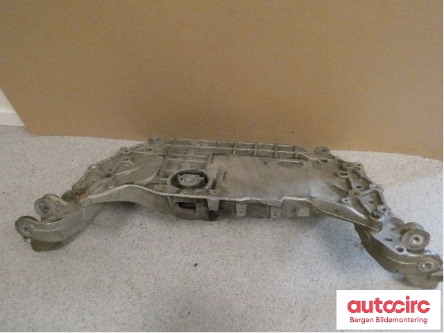 Travers foran hoved til VW Touran 2010-2015 (Type I, Fase 3)  (VOLKSWAGEN|1K0 199 313 AL||1K0199369F)