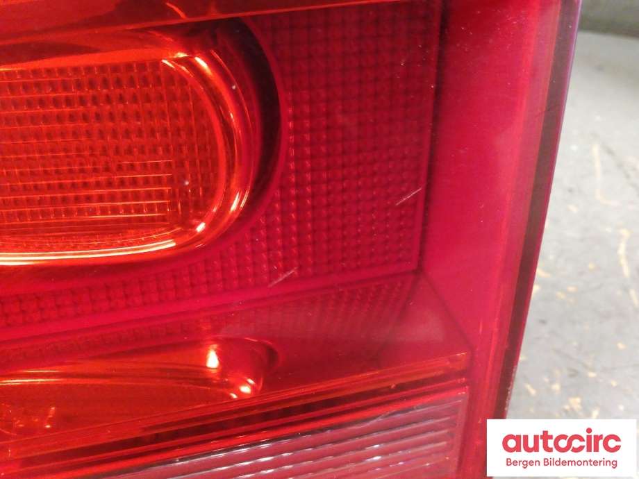 Baklykt høyre indre til VW Touran 2010-2015 (Type I, Fase 3)  (VOLKSWAGEN|1T0 945 094 A||1T0 945 094)