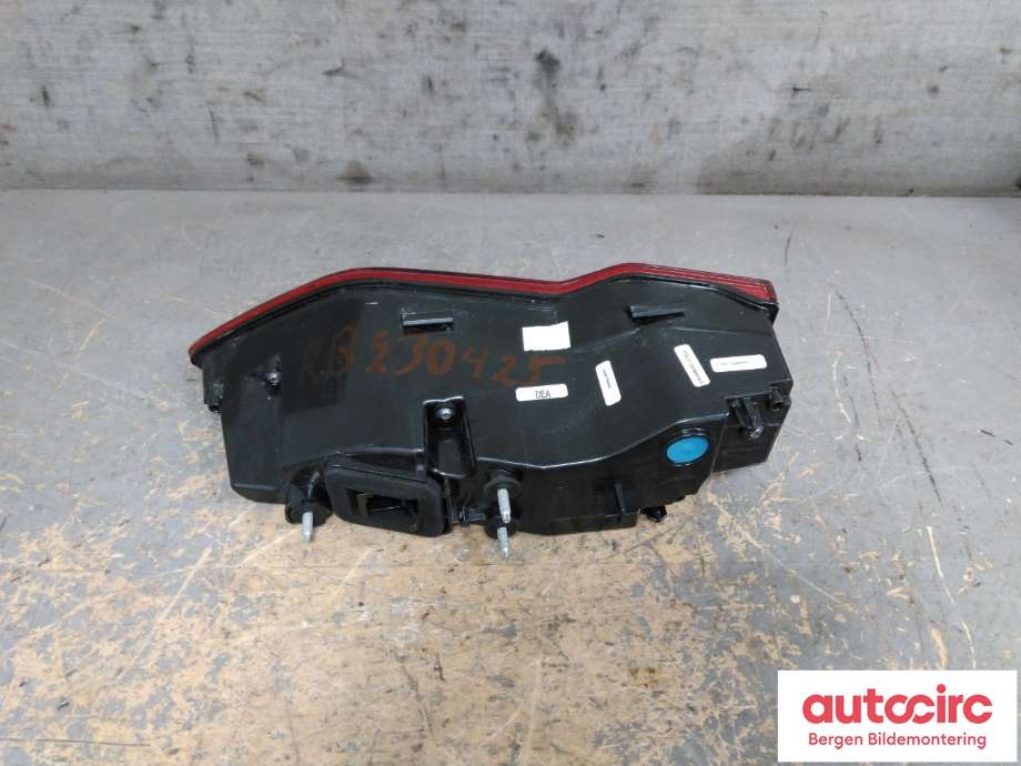 Baklykt høyre indre til Jaguar I-PACE 2018-->>  (JAGUAR|T4K1830|)