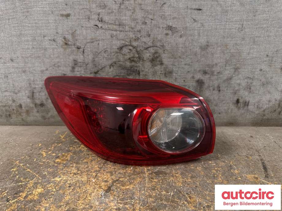 Baklykt venstre til Mazda 3 2013-2016 (Type III, Fase 1) (MAZDA|B45D-51-160D|)