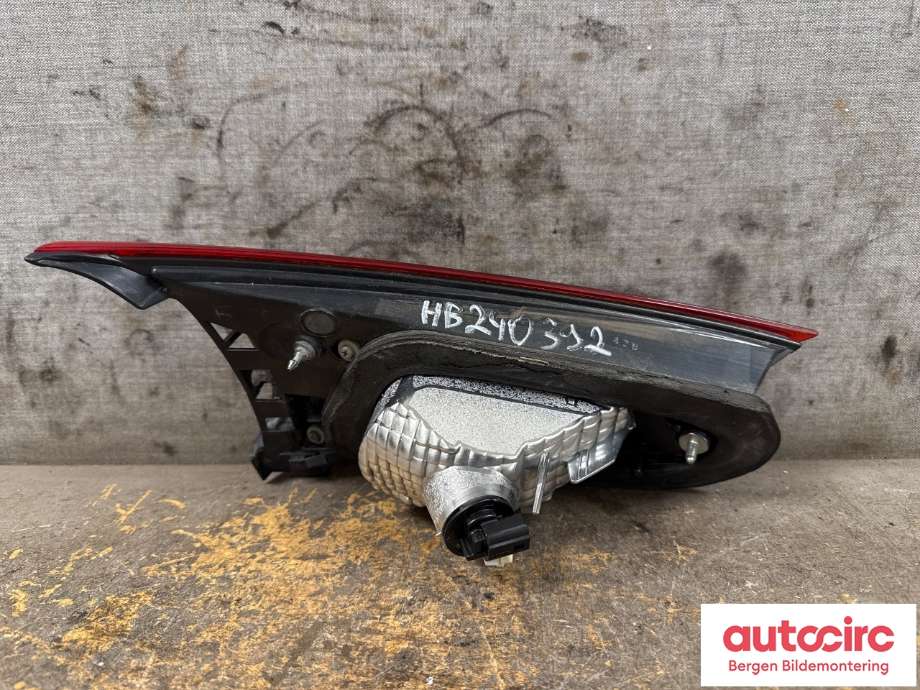 Baklykt høyre indre til Mazda 3 2013-2016 (Type III, Fase 1)  (MAZDA|B45D-51-3F0D|)
