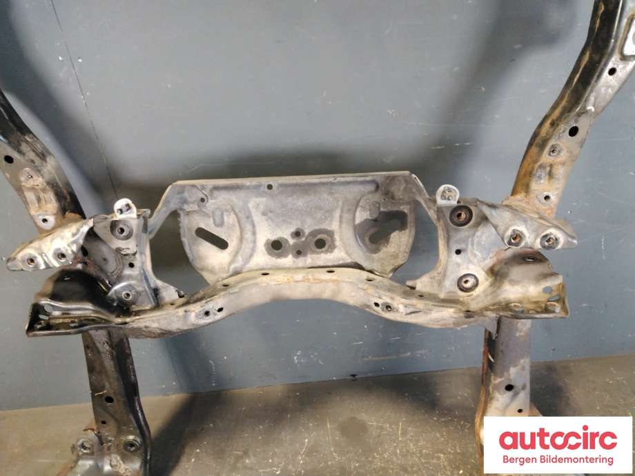 Travers foran hoved til Subaru Outback 2015-2020 (Type V) (SUBARU|57702AL110|)
