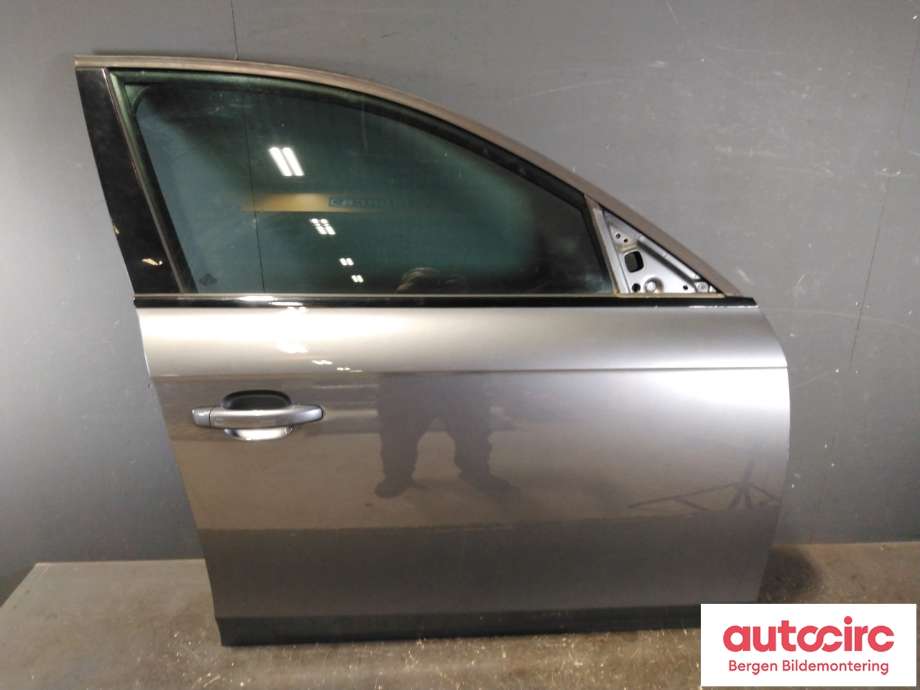 Dør høyre foran til Audi A4 2007-2014 (Type IV) (B8) (B8) (AUDI|8K0 831 052 J|)
