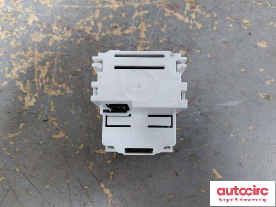 Instrument klokke til Mercedes E-Klasse 2013-2016 (Fase 2) (W212) (W212) (MERCEDES|A 218 827 02 70|)