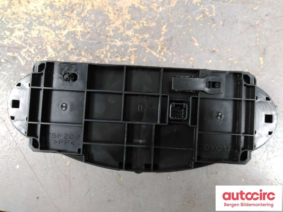 Varmeapparat betjening til Toyota Yaris 2014-2020 (Type III, Fase 2)  (TOYOTA|559000D800C3|)