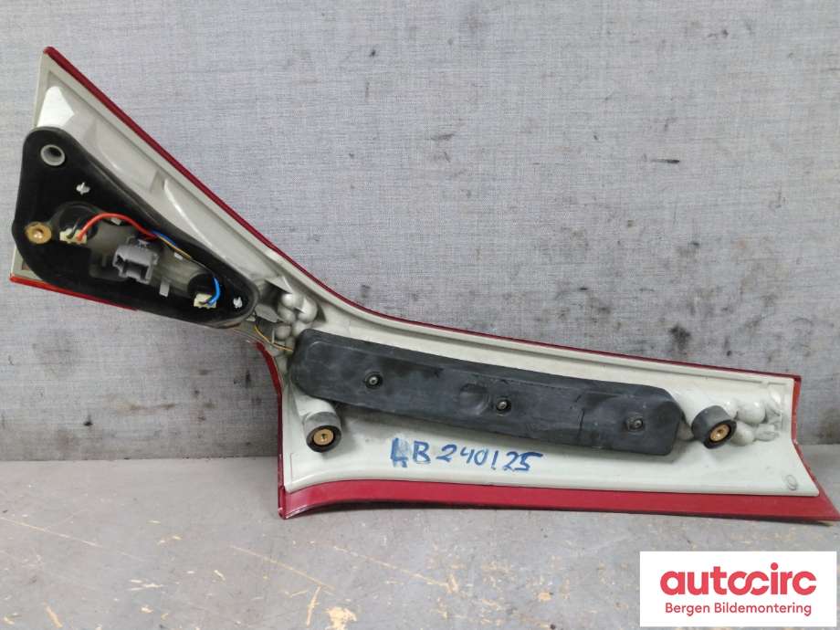 Baklykt venstre indre til Volvo V70 2007-2013 (Type III, Fase 1) (VOLVO|31395068|)