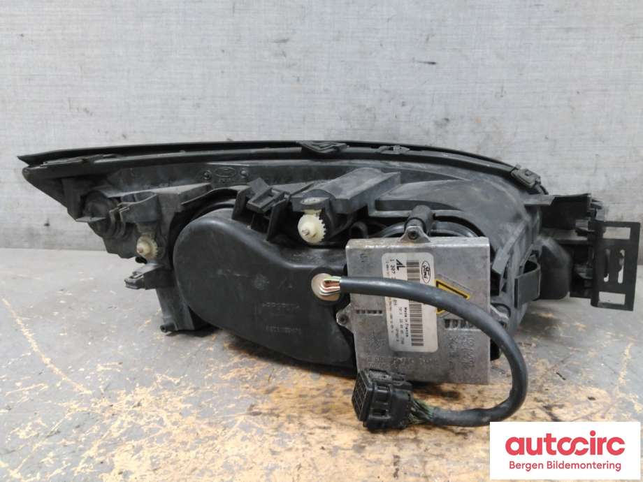 Frontlykt venstre halogen til Ford Mondeo 2001-2007 (Type III)  (FORD|1435629|1S71-13006-UF|)