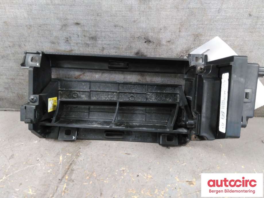 Grill høyre til Hyundai Ioniq Electric 2016-2019 (Fase 1)  (HYUNDAI|86968-G7500|)