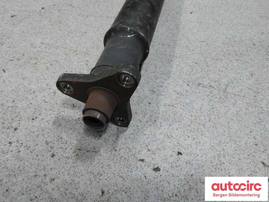 Mellomaksel til BMW 5-Serie 2010-2017 (F10/F11) (F10/F11) (BMW|26 10 7 614 663|)