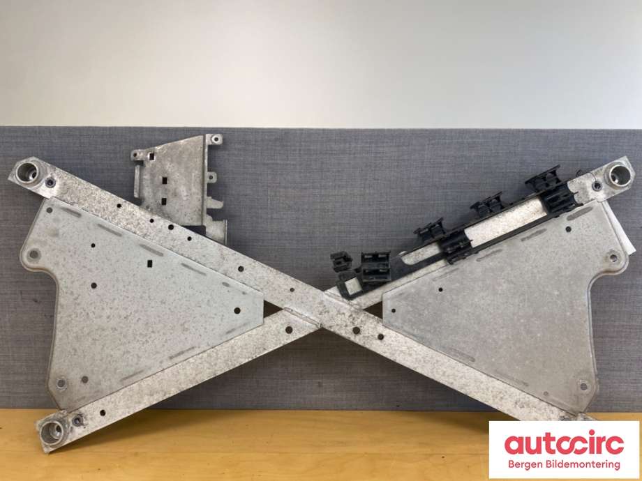 Diverse deler til BMW i3 2013-2022  (BMW|39 20 6 879 520|)