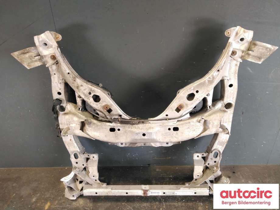 Travers foran hoved til BMW 5-Serie 2010-2017 (F10/F11) (F10/F11) (BMW|31 11 6 796 692|)