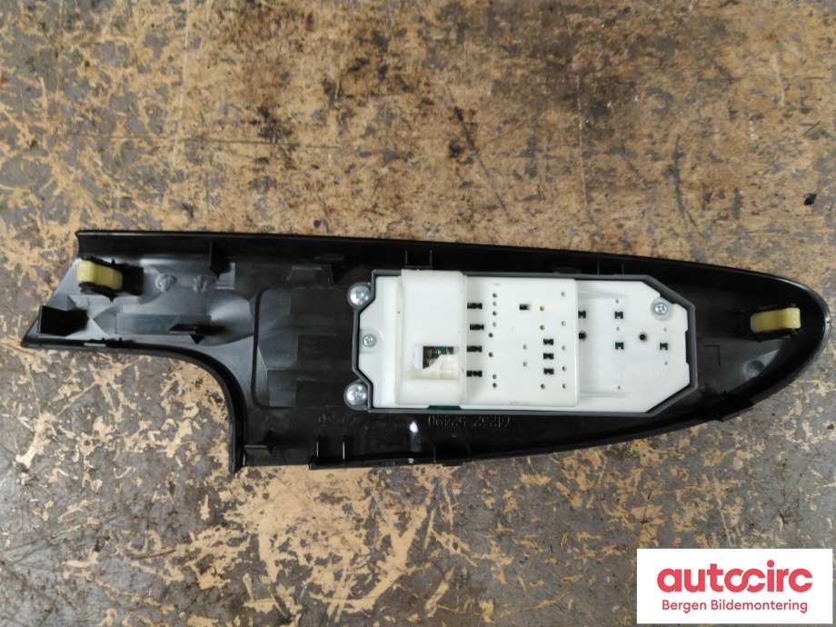 Bryter ruteheis til Toyota Urban Cruiser 2009-2014  (TOYOTA|7423252630B0|)