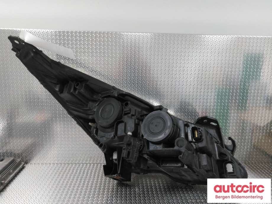Frontlykt venstre halogen til Peugeot 5008 2010-2017 (Type I)  (PEUGEOT|6208 N9|)