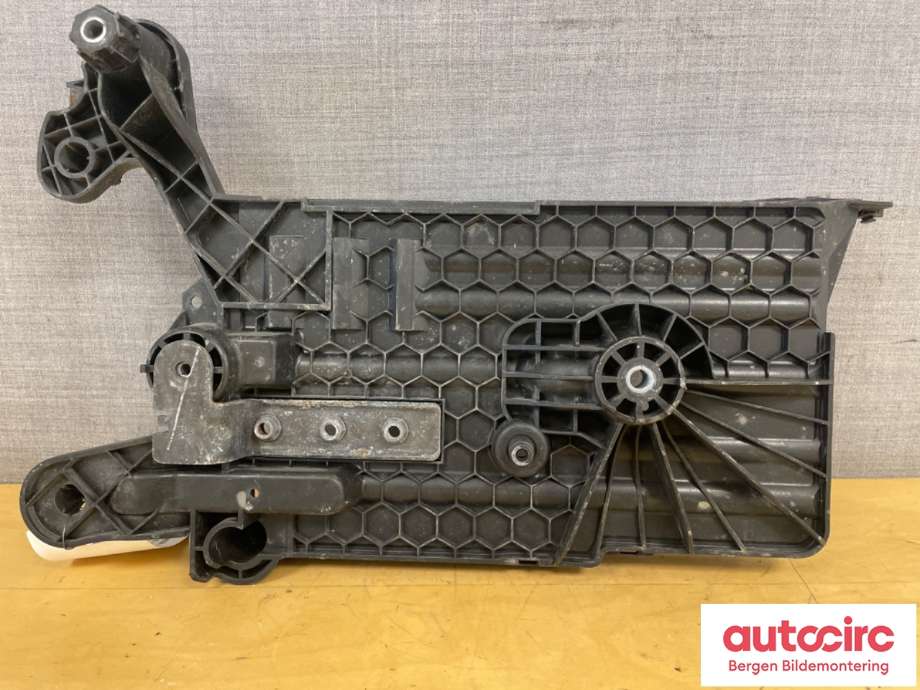 Batterikasse/feste til VW e-Golf 2014-2017 (Fase 1)  (VOLKSWAGEN|5Q0 915 331 K|)