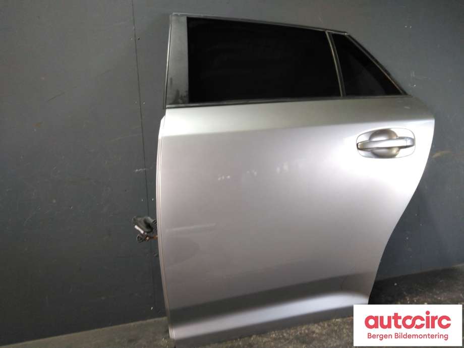 Dør venstre bak til Toyota Avensis 2009-2015 (Type III, Fase 1)  (TOYOTA|6700405161||6700405180)
