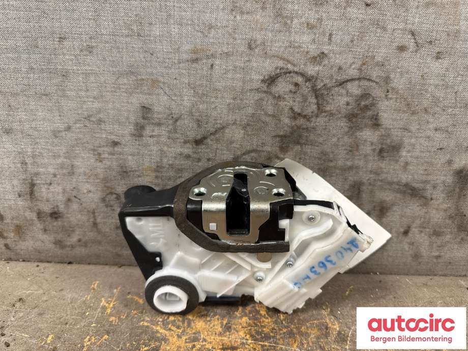 Låsekasse høyre til Toyota Yaris 2014-2020 (Type III, Fase 2)  (TOYOTA|690300D540|)
