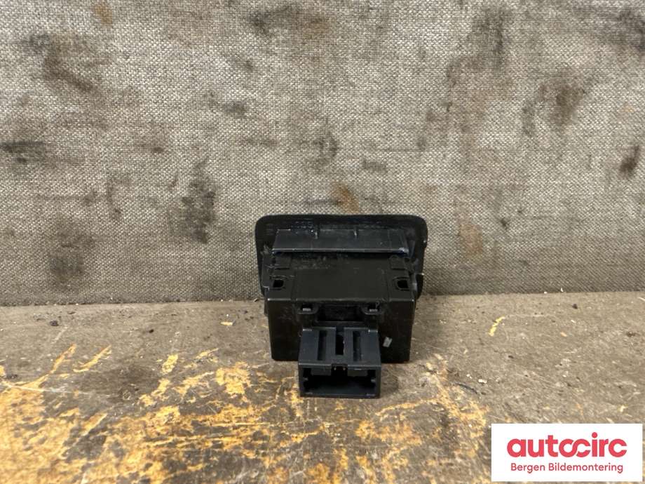Bryter baklukeåpner til Subaru Forester 2013-2019 (Type IV)  (SUBARU|83385SG000|)