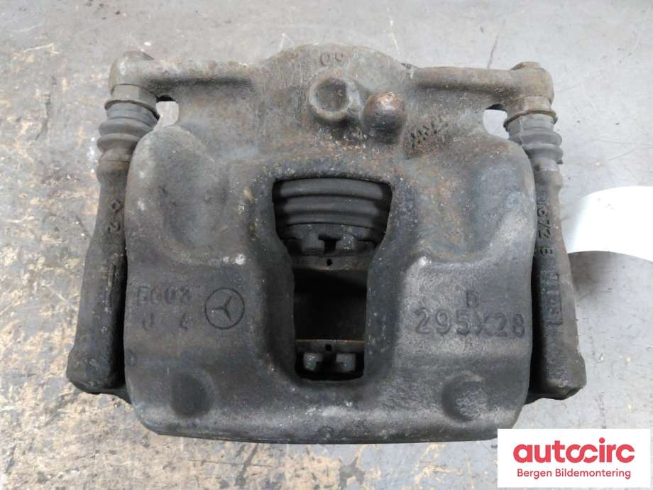 Bremsecaliper venstre foran til Mercedes CLA 2013-2019 (C117) (C117) (MERCEDES|A 000 421 73 81|)