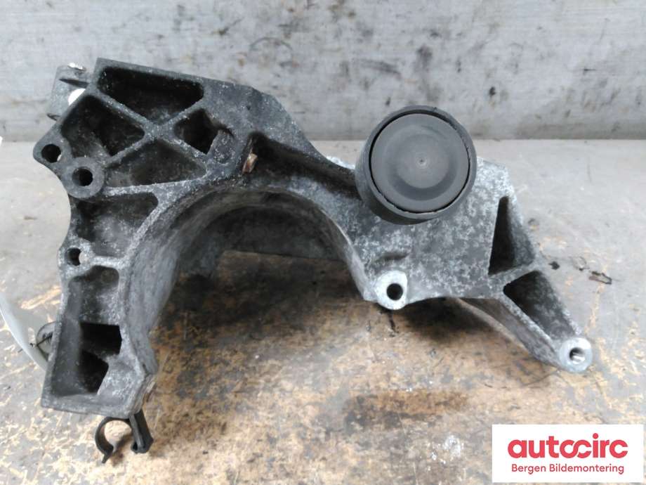 Dynamobrakett til BMW X5 2007-2013 (E70) (E70) (BMW|11 16 7 802 639|)