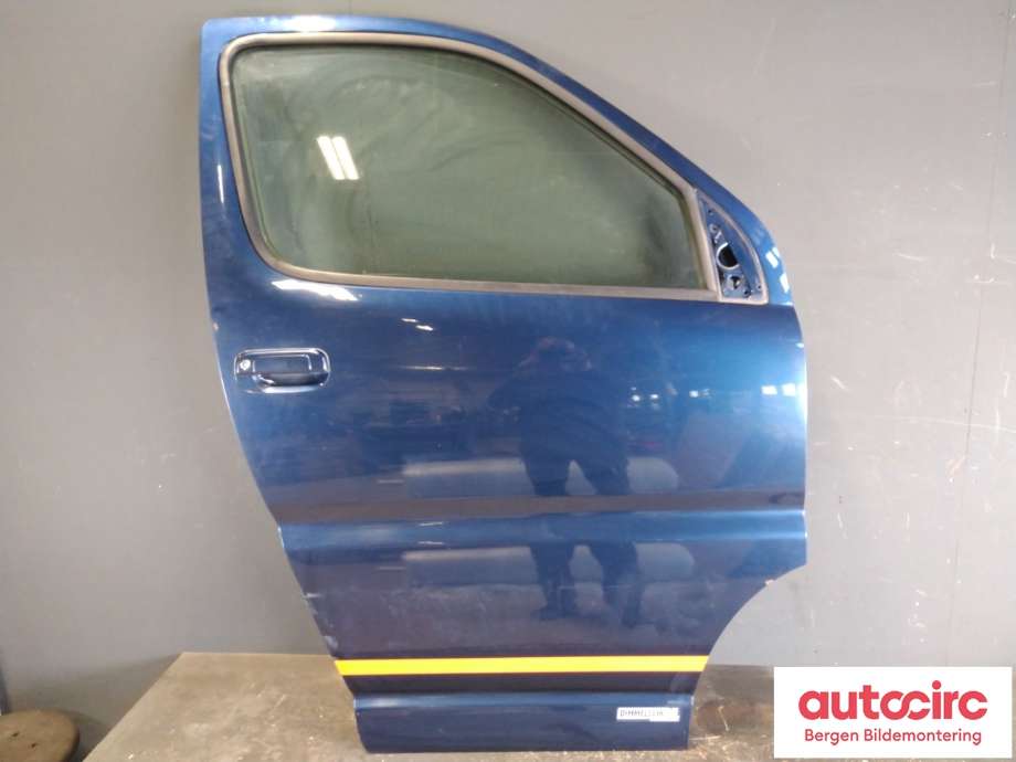 Dør høyre foran til Toyota Hiace 2007-2012 (Fase 3) (TOYOTA|6700126180|)