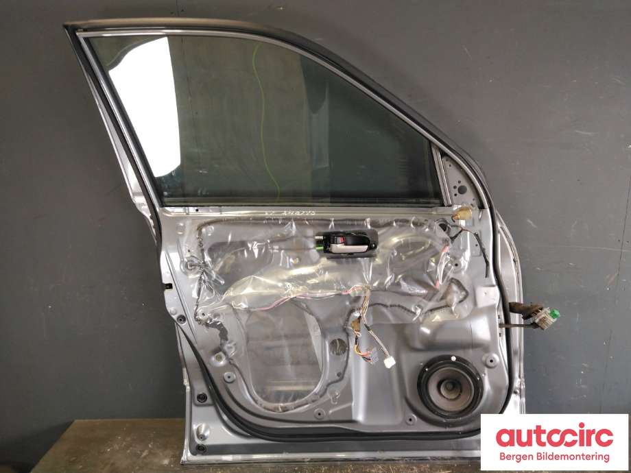 Dør venstre foran til Suzuki Grand Vitara 2005-2015 (Type III)  (SUZUKI|68002-65843|)