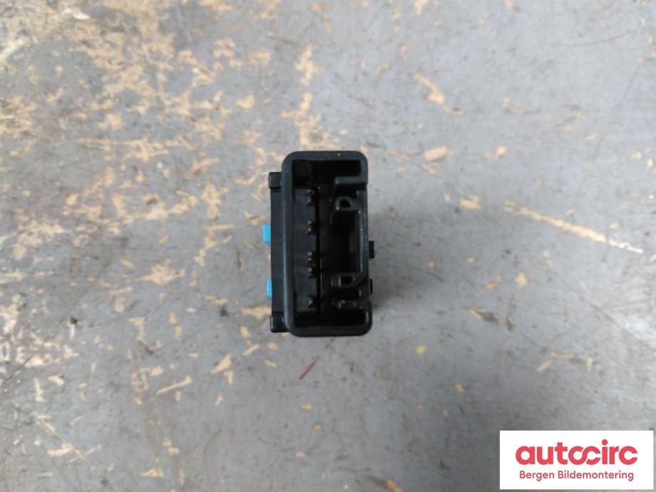 Bryter rutevarme til Toyota RAV4 2016-2019 (Type IV, Fase 2)  (TOYOTA|8479448021|)