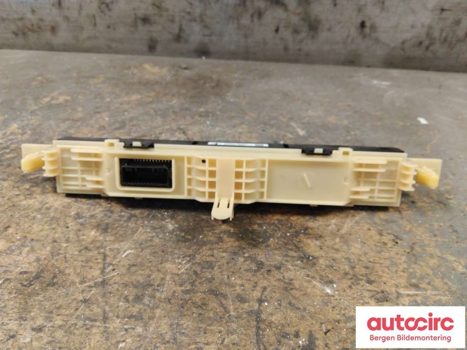 Bryter nødblink til Toyota RAV4 2016-2019 (Type IV, Fase 2)  (TOYOTA|8395042230|)