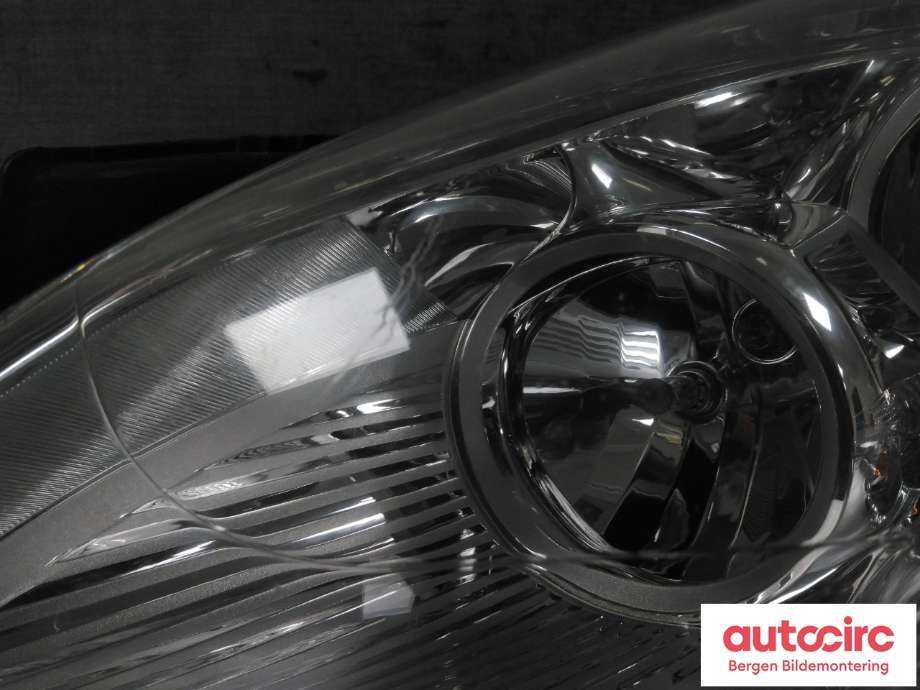 Frontlykt venstre halogen til Peugeot 5008 2010-2017 (Type I)  (PEUGEOT|6208 N9|)