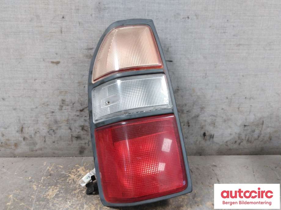 Baklykt venstre til Toyota Land Cruiser 100 1998-2007 (TOYOTA|8156160550|8156060550|)