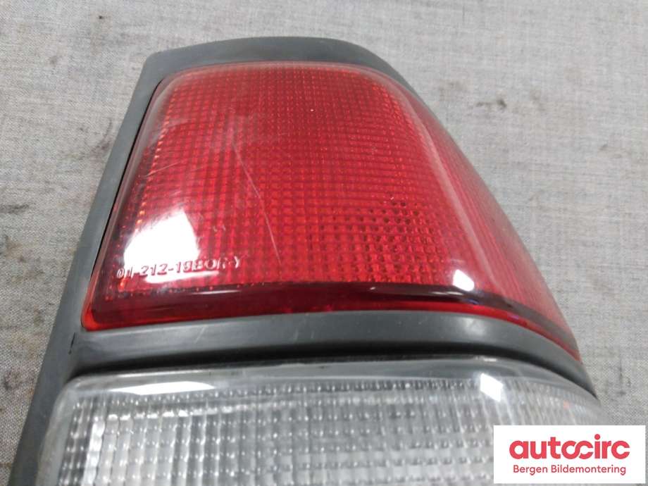 Baklykt høyre til Toyota Land Cruiser 100 1998-2007 (TOYOTA|8155060630|)