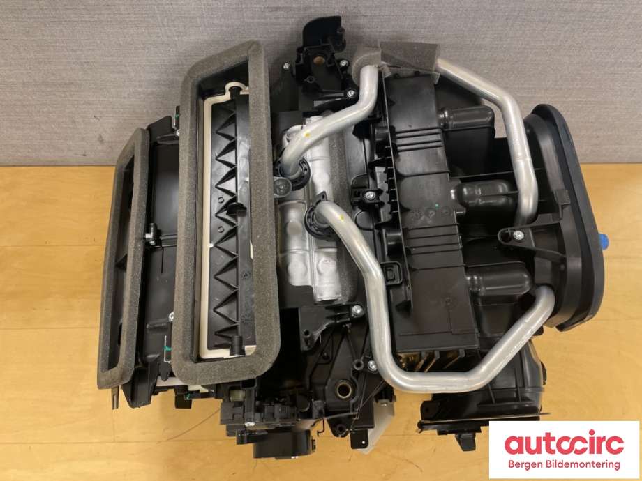 Diverse deler til Volvo XC60 2017-->> (Type II)  (VOLVO|32260054|)