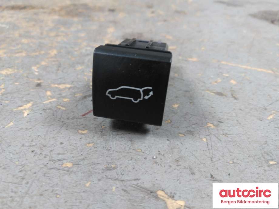 Bryter baklukeåpner til Toyota RAV4, 2019-->> (Type V)  (TOYOTA|8496642010)